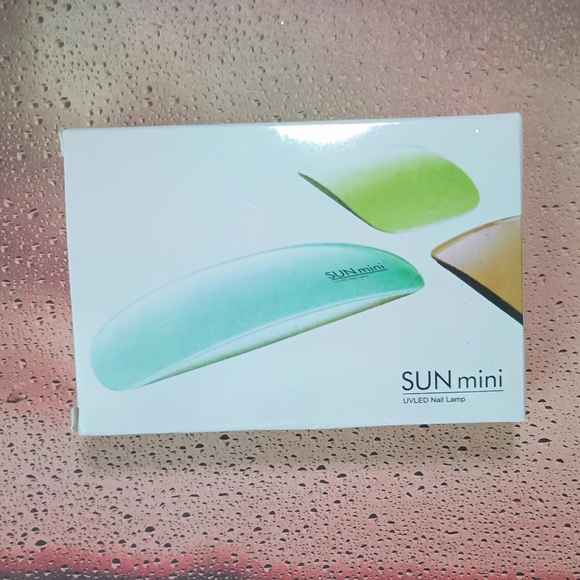 Beautycube Press On Nails And UV Nail Lamp - Picture 2 of 3